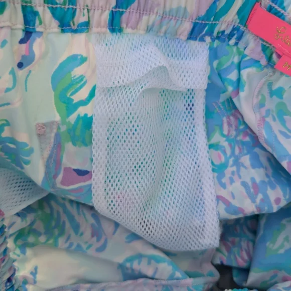 ⭐ Lilly Pulitzer SeaShell Ocean Theme Print Water Pull On Shorts - Picture 6 of 11